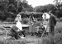 Lady Salisbury, Queen Alexandra's Imperial Nursing Yeomanry Nurses and patients in the gardens of Hatfield House.