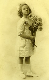 Childhood photograph of H&eacute;l&egrave;ne Vagliano