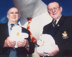 Geoff and friend Sid Bedford, courtesy of the Barnsley Chronicle.